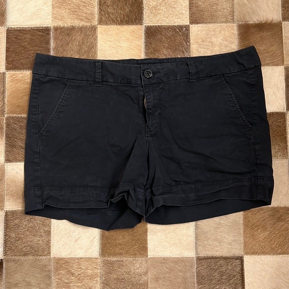Women’s American Eagle Black Stretch Mid Rise Shorts 14